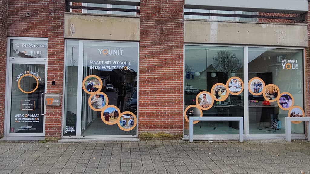 Younit belettering project